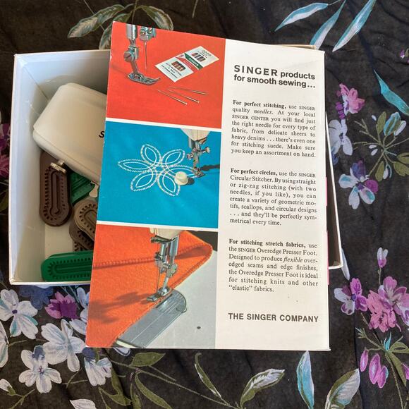 Singer Professional Buttonholer by Singer with Instructional Booklet Not Tested - Picture 11 of 12